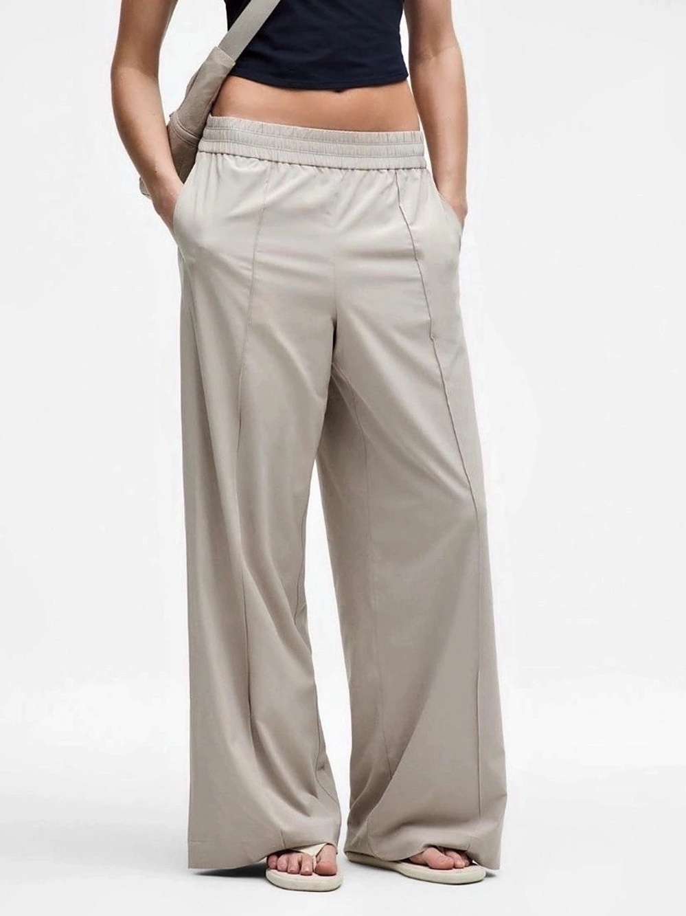 lululemon Breezily Mid-rise in downtown tan Regular length